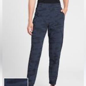 NWOT Athleta Brooklyn Jogger dark blue camo print